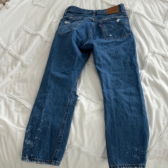 Premium Women’s Levi’s Distressed Blue Jeans - Picture 6 of 8